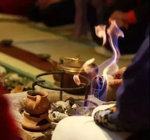 茶圈怪事多！这些民族茶可以喝、可以入菜，更能救命！