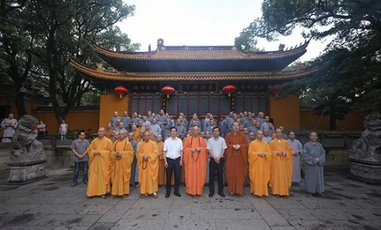 普陀山佛教协会举行升国旗仪式