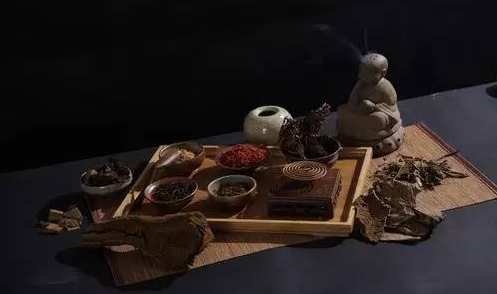 古人过冬 焚暖香一炷，满室如春