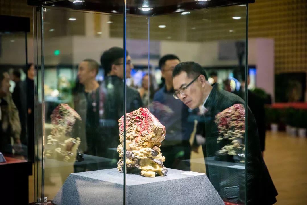 “大千世界，自然之光”徐伟军大师名石雕刻展在上海玉佛禅寺开幕