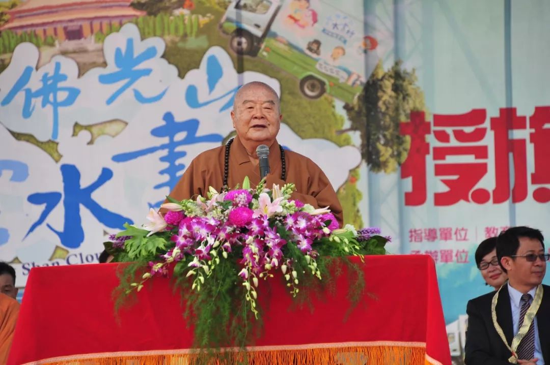 暖哭！为把知识带给山区孩子，佛光山的移动图书馆开了10年