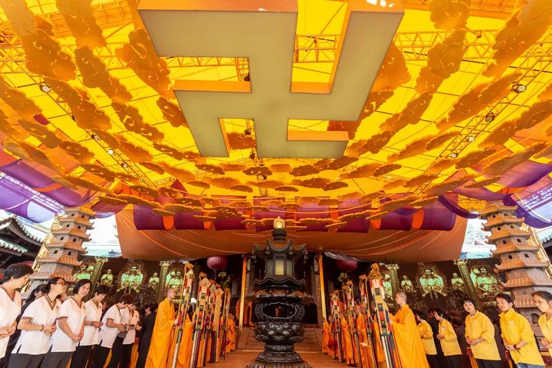 厦门南普陀寺举行2018年无遮水陆普度大斋胜会熏坛洒净仪式