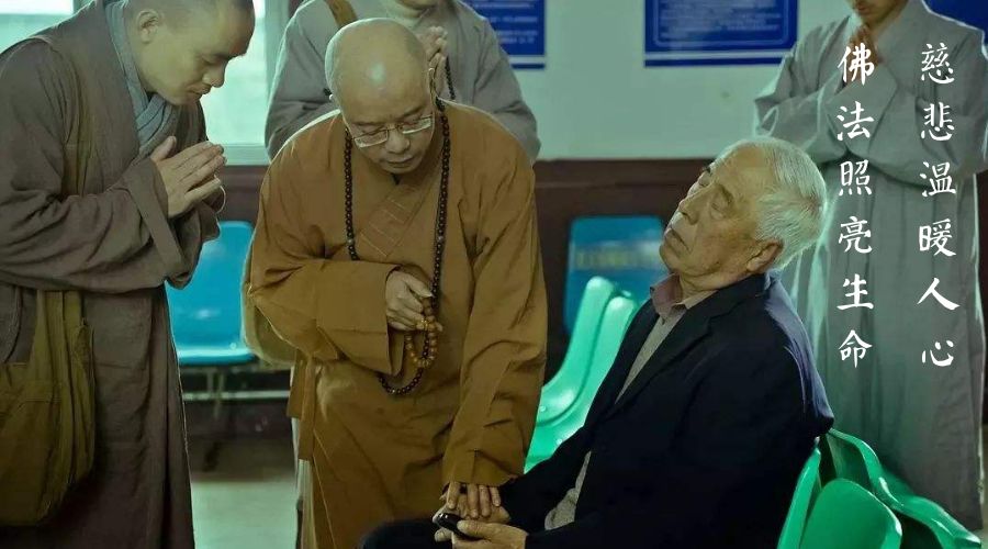 为陌生人祈福 与生命赛跑…这些僧人的暖心之举治愈了无数人