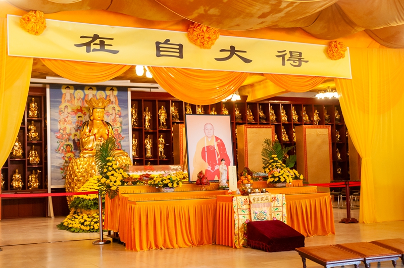 博山正觉寺能行长老法体装龛 接受各界追思吊唁