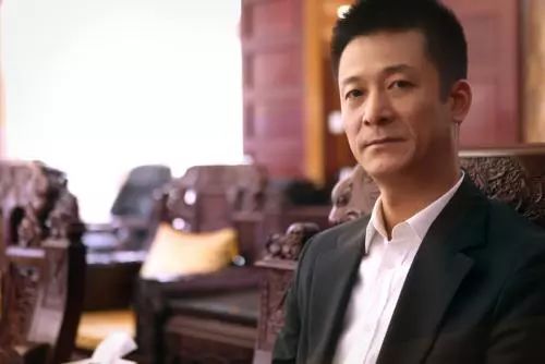欺诈、传销、谋财害命…却在闹市中建佛像，权健式拜佛错了吗？