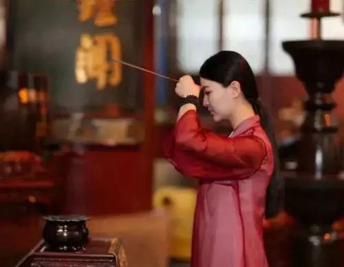 新年烧头香攻略指南！星云大师教你怎么烧出吉祥如意的新一年