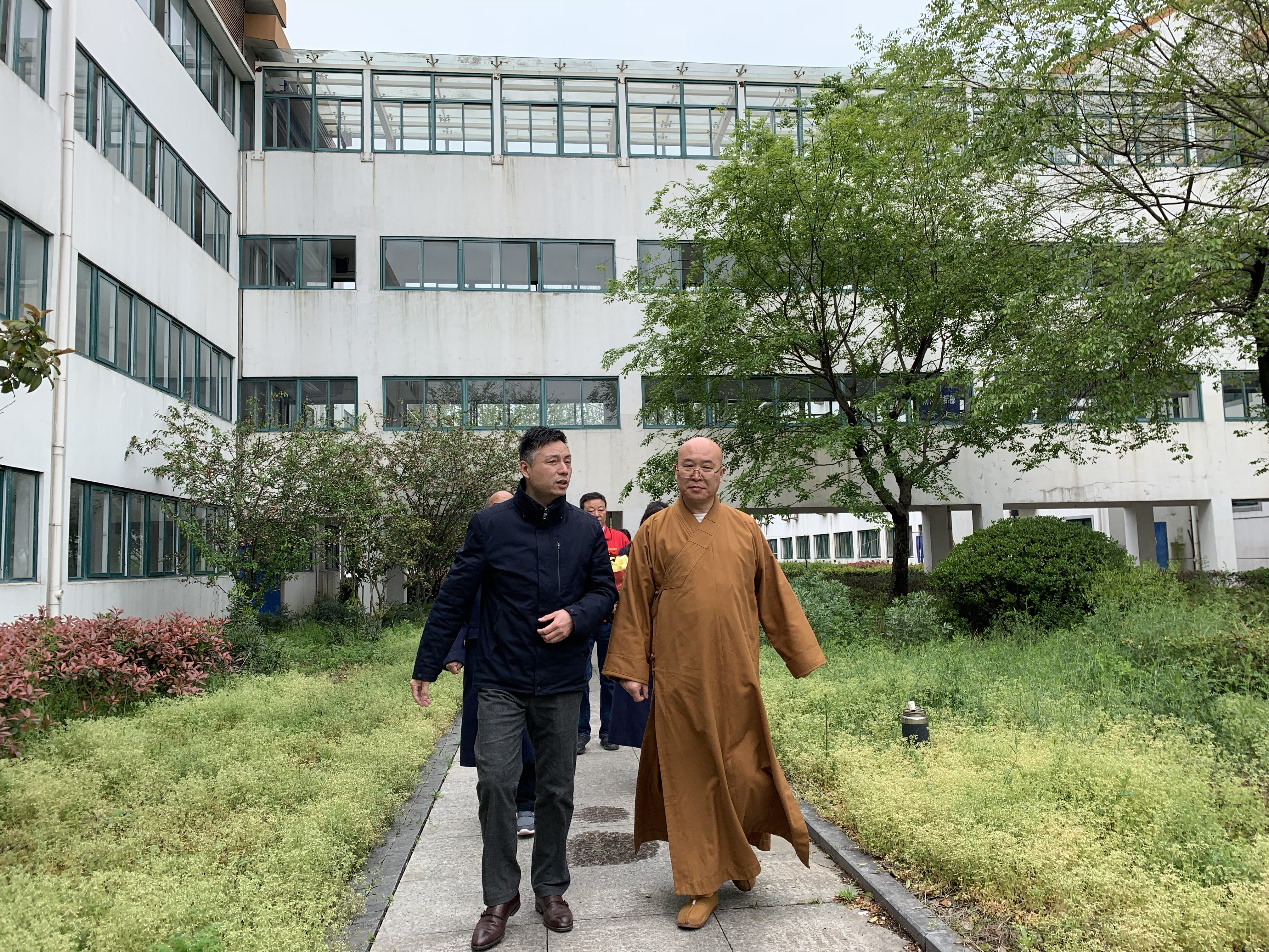 春风送暖 南京市佛教协会副会长曙光法师慰问滨江敬老院