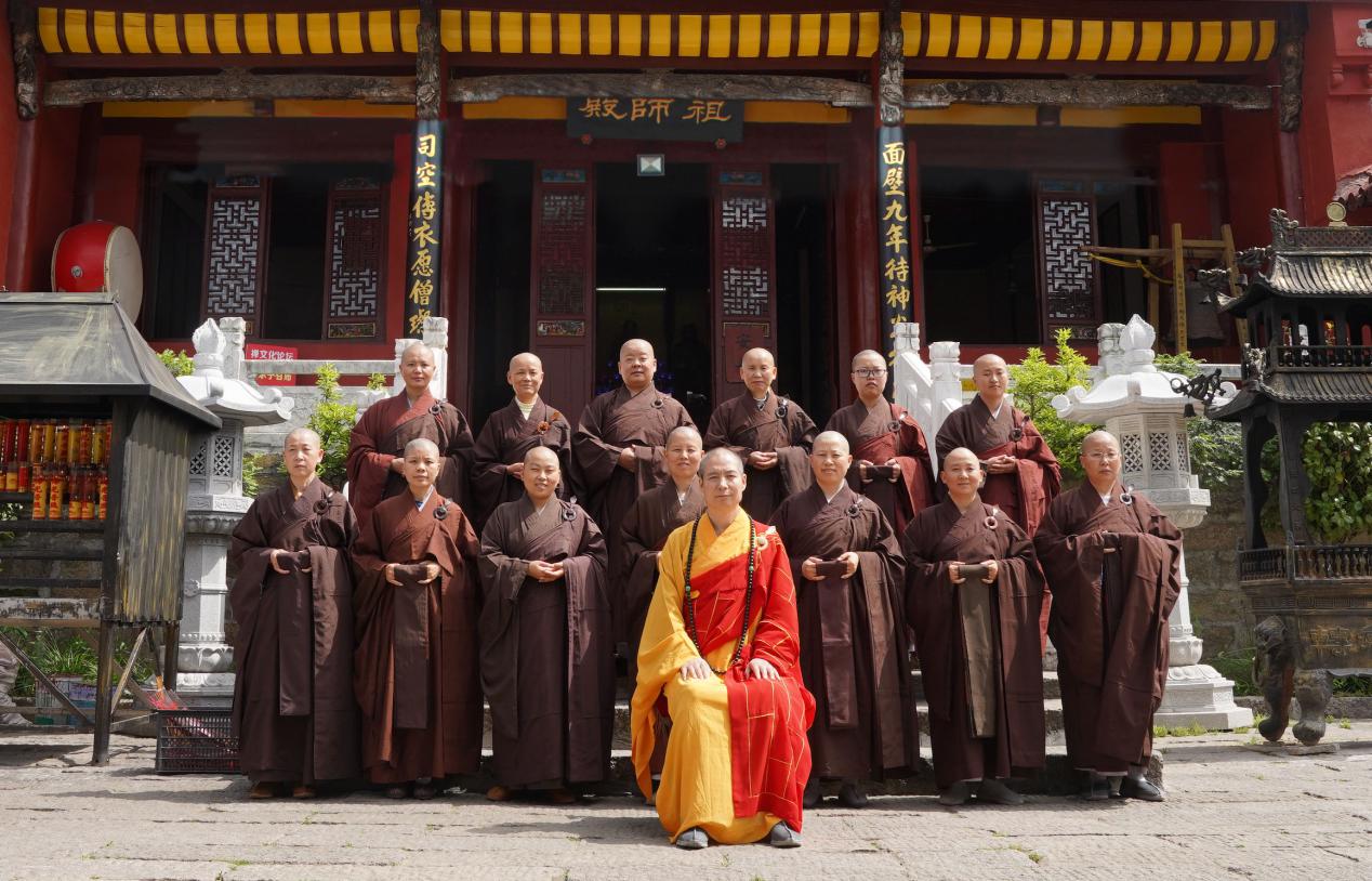 祖师殿前合影