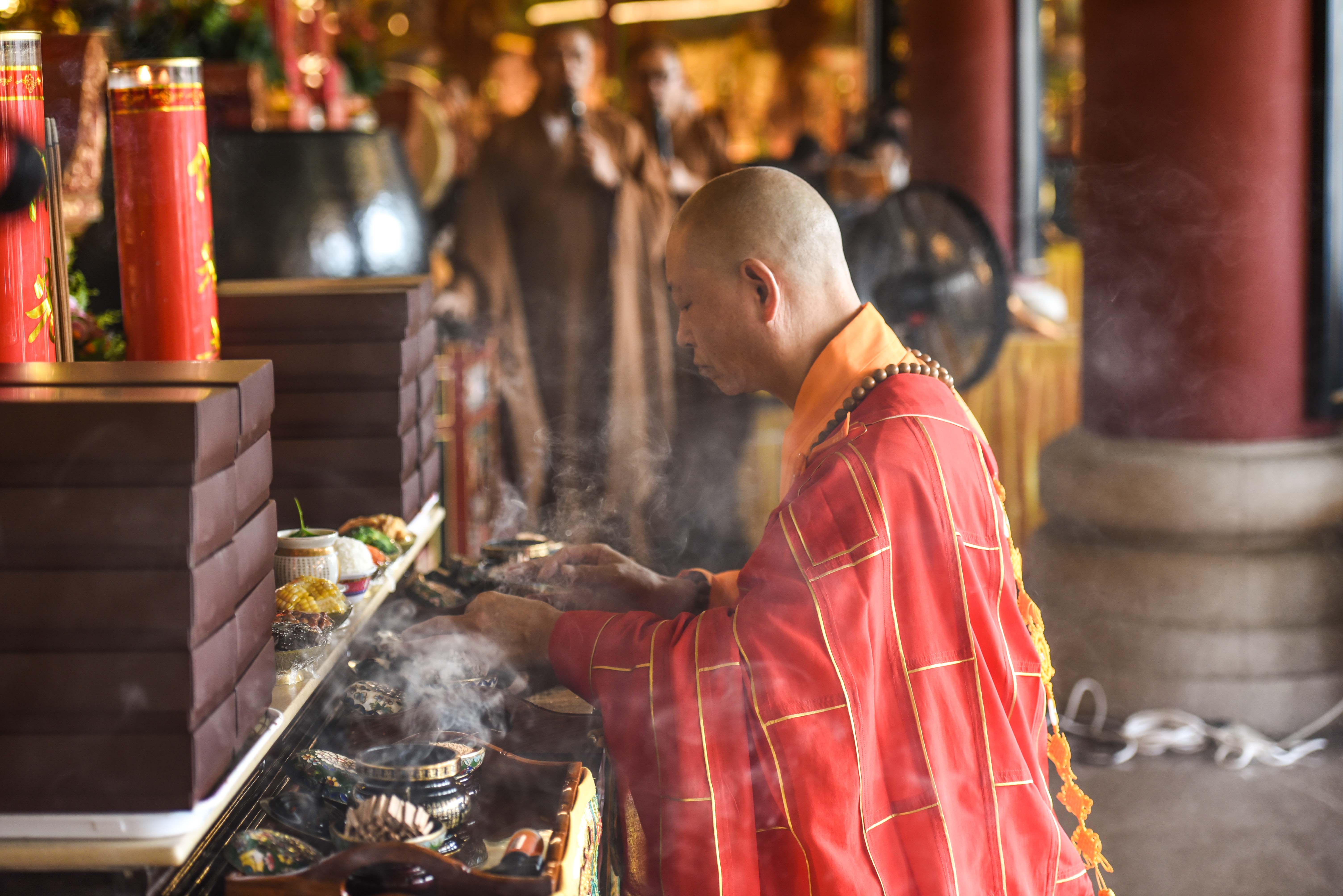 珠海普陀寺梁皇宝忏法会洒净开坛 大众精进礼忏培福修慧