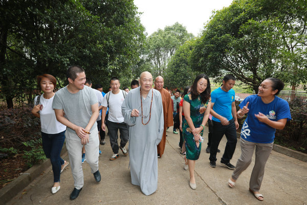 让困境孩子免费读书 圣辉大和尚出席桂阳苦志育才学校启动及新田校区开学典礼
