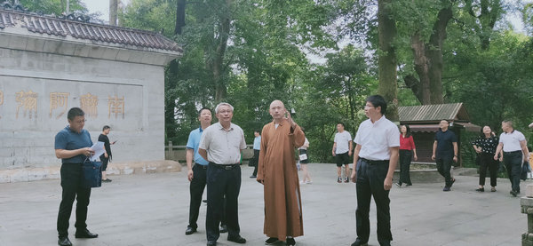 中央网信办网络社会工作局一行前往长沙麓山寺调研