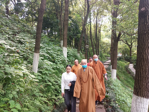 圣辉大和尚前往市州检查湖南各地寺院贯彻中佛协“关于继续做好佛教团体、佛教院校、佛教活动场所疫情防控工作的通知”的执行情况