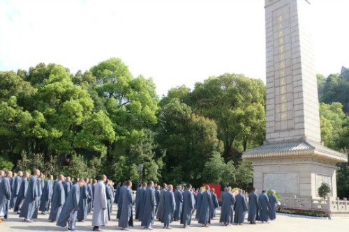 深切缅怀革命先烈 江苏佛学院寒山学院祭扫苏州烈士陵园