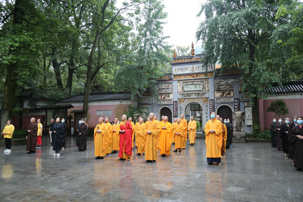 喜迎建党百年华诞——湖南佛教界认真收看“中国共产党成立100周年庆祝大会”实况 (3).JPG