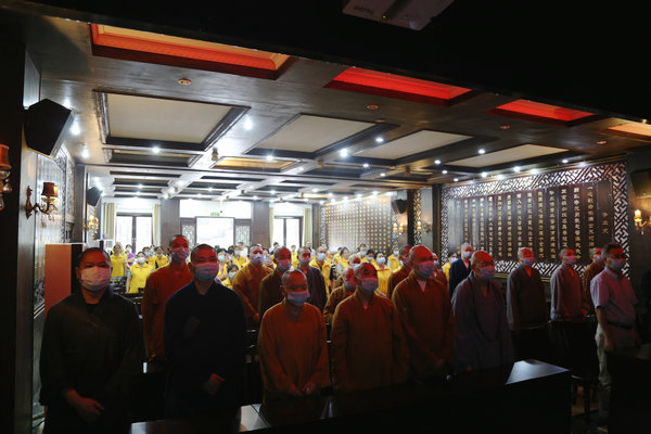 喜迎建党百年华诞——湖南佛教界认真收看“中国共产党成立100周年庆祝大会”实况 (8).JPG