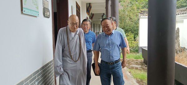 教师节前夕 湖南省民宗委刘鸿伏副主任到湖南佛学院进行节日慰问