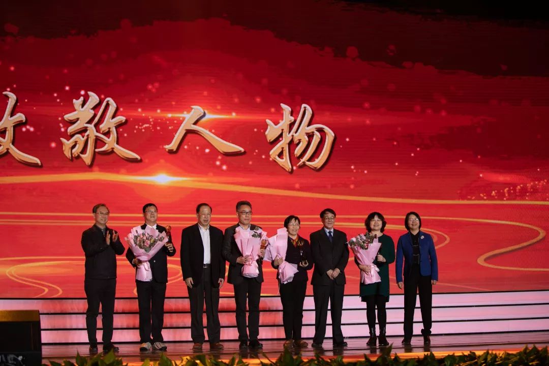 灵山慈善基金会15周年感恩会暨致敬典礼在灵山梵宫圆满举行