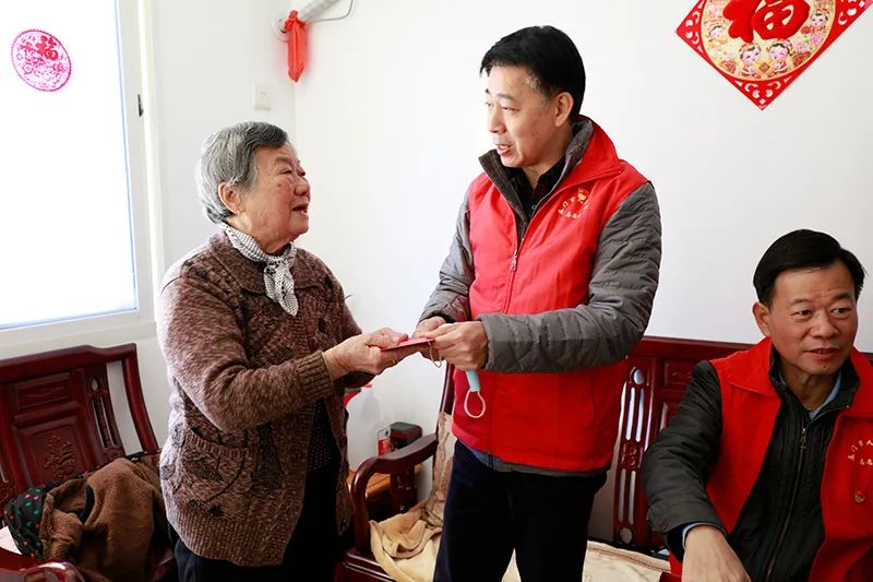以爱筑城送关怀 帮困入户暖人心 ——南普陀寺慈善会“爱心厦门·爱暖万家”启动