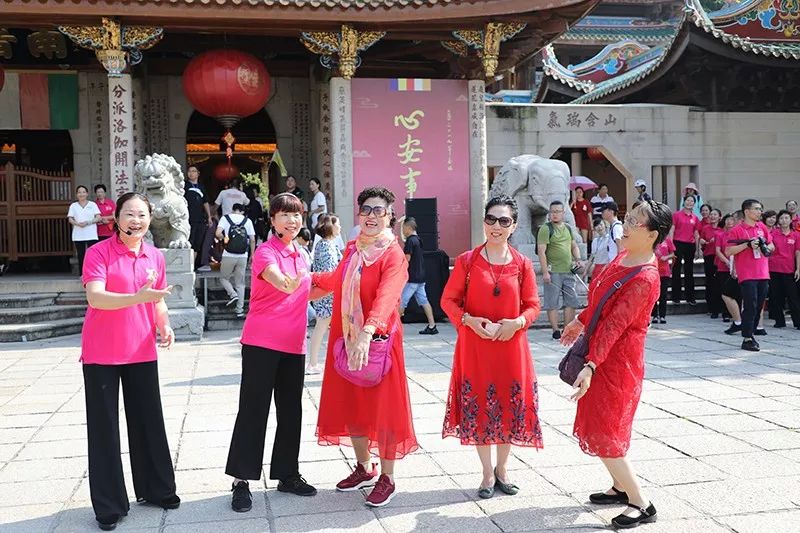 厦门佛教界喜迎中华人民共和国成立70周年暨四爱主题图片展揭幕