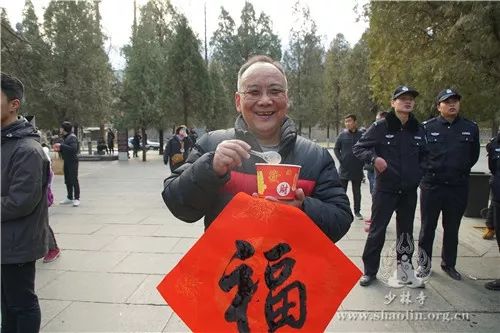 己亥年少林寺广施腊八粥:禅心施福粥,粥香溢全球
