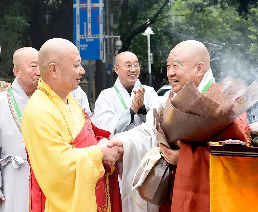“中韩日佛教友好交流会议”韩日佛教代表团参访广州光孝寺
