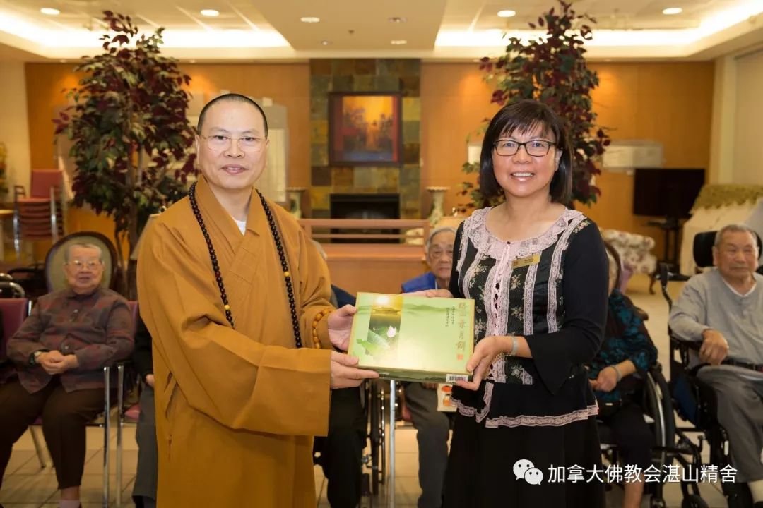 中秋节湛山精舍免费派送月饼关怀耆老