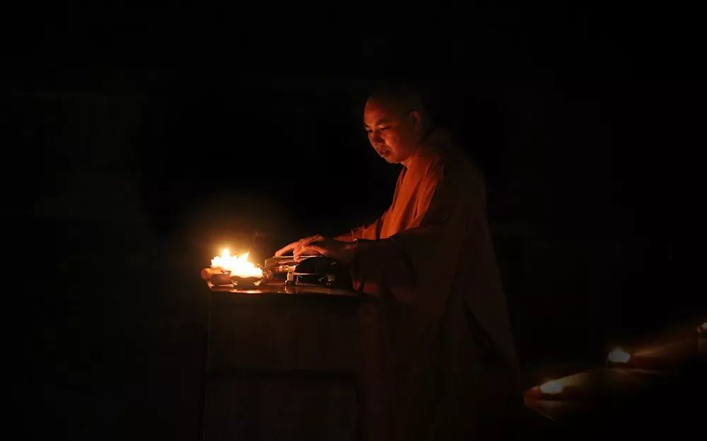 我寺中秋拜月祈福法会圆满