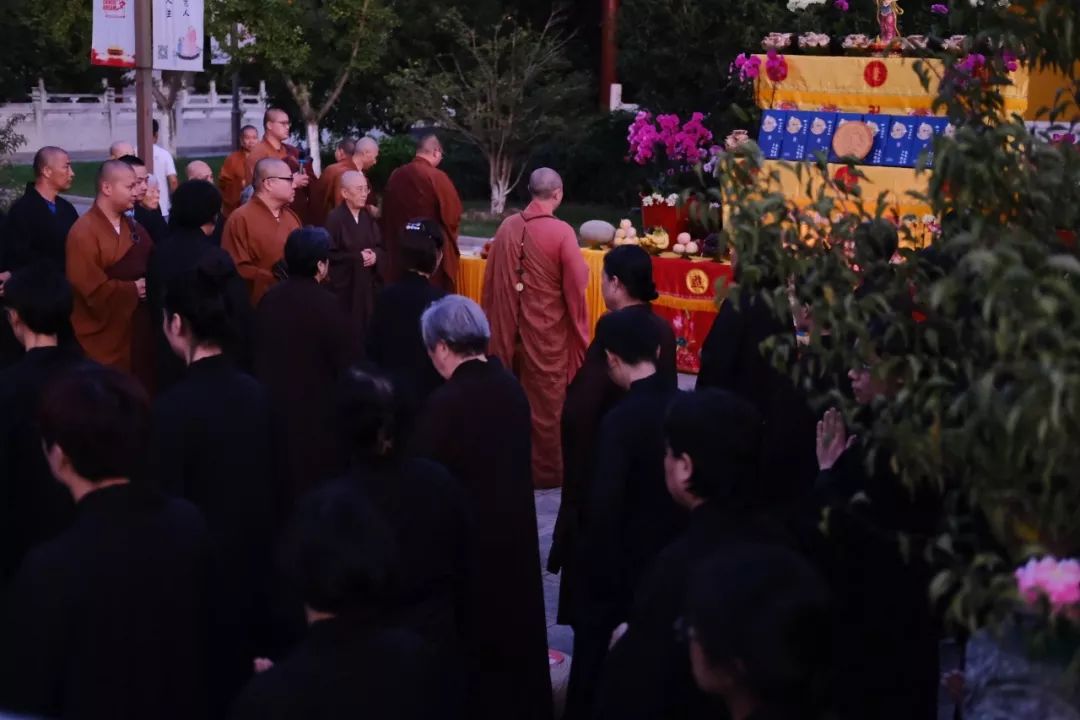 同觉中秋 | 慧泉传灯映天宇,邀月同坐一支香