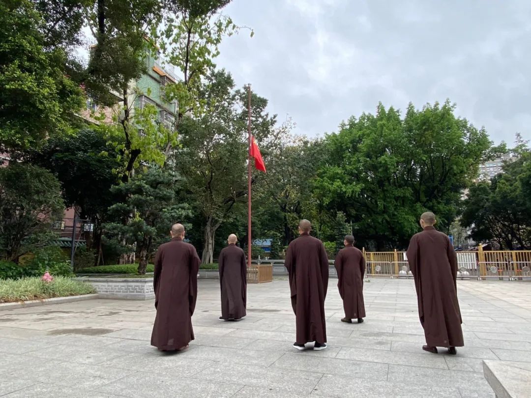清明祭 | 全国哀悼日 各地寺院响应国家号召下半旗志哀