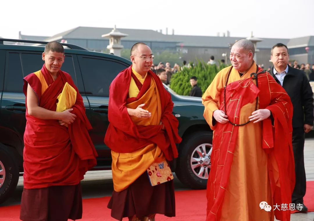 全国政协常委、中国佛教协会副会长班禅额尔德尼·确吉杰布到访大慈恩寺