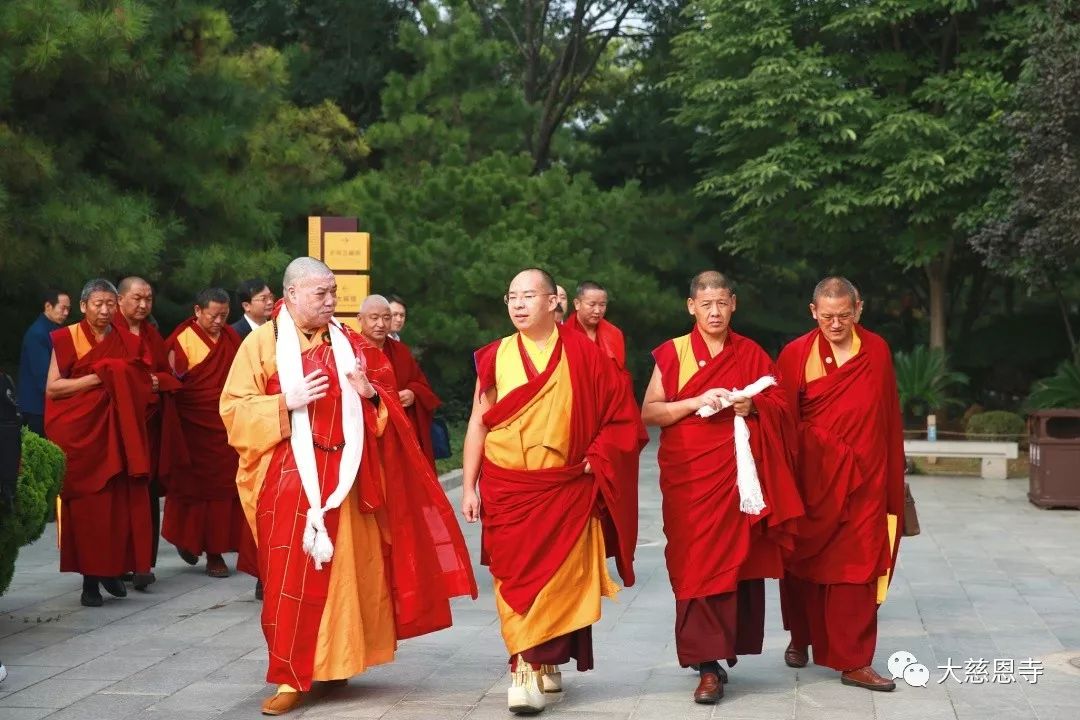 全国政协常委、中国佛教协会副会长班禅额尔德尼·确吉杰布到访大慈恩寺