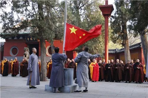 庚子清明，少林寺降半旗为新冠肺炎逝者默哀