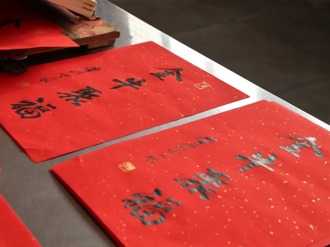 新闻|灵隐寺“金牛聚福”祈福年历联合媒体向市民发放