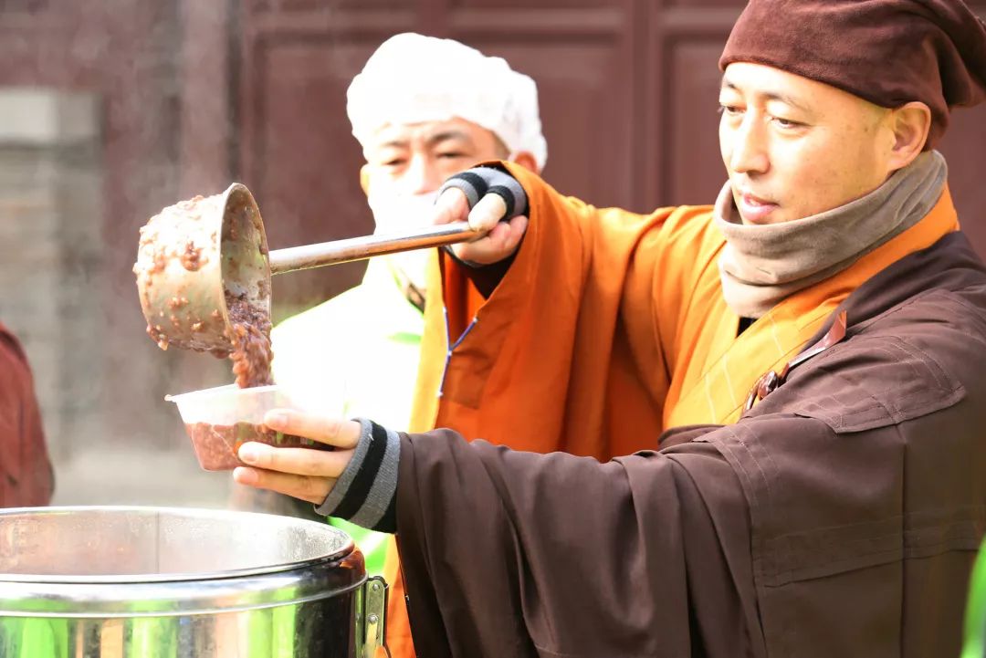 山东大灵岩寺腊八施粥 | 同沾法喜 共沐佛恩