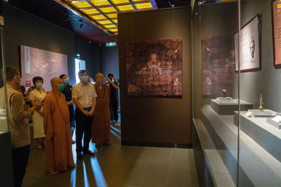 参观珠海普陀寺佛教艺术馆 感受新时代佛教中国化风尚