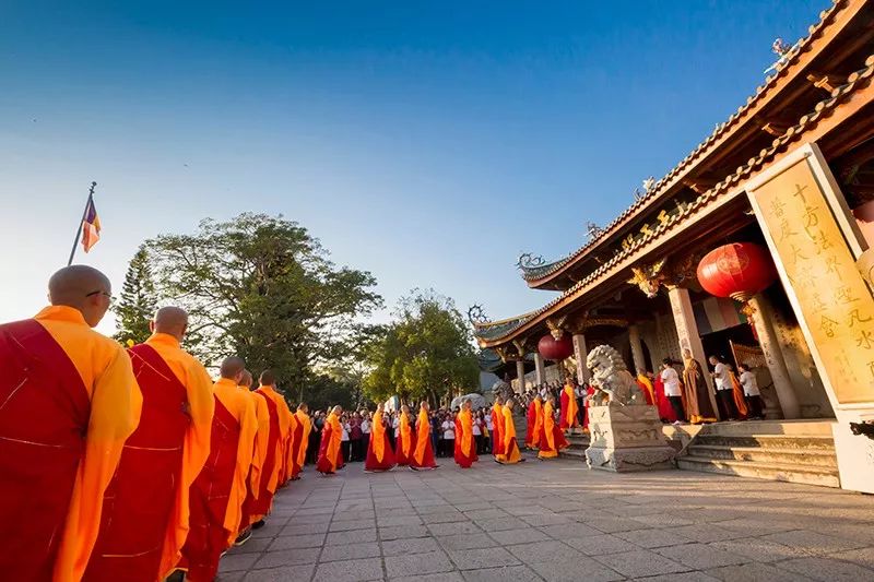 南普陀寺隆重举行己亥年无遮水陆法会熏坛洒净仪式