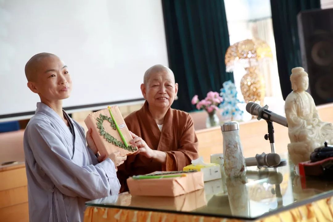 【双语新闻】广东佛学院云门学院 千佛塔寺女众部2019年下学期开学典礼隆重举行
