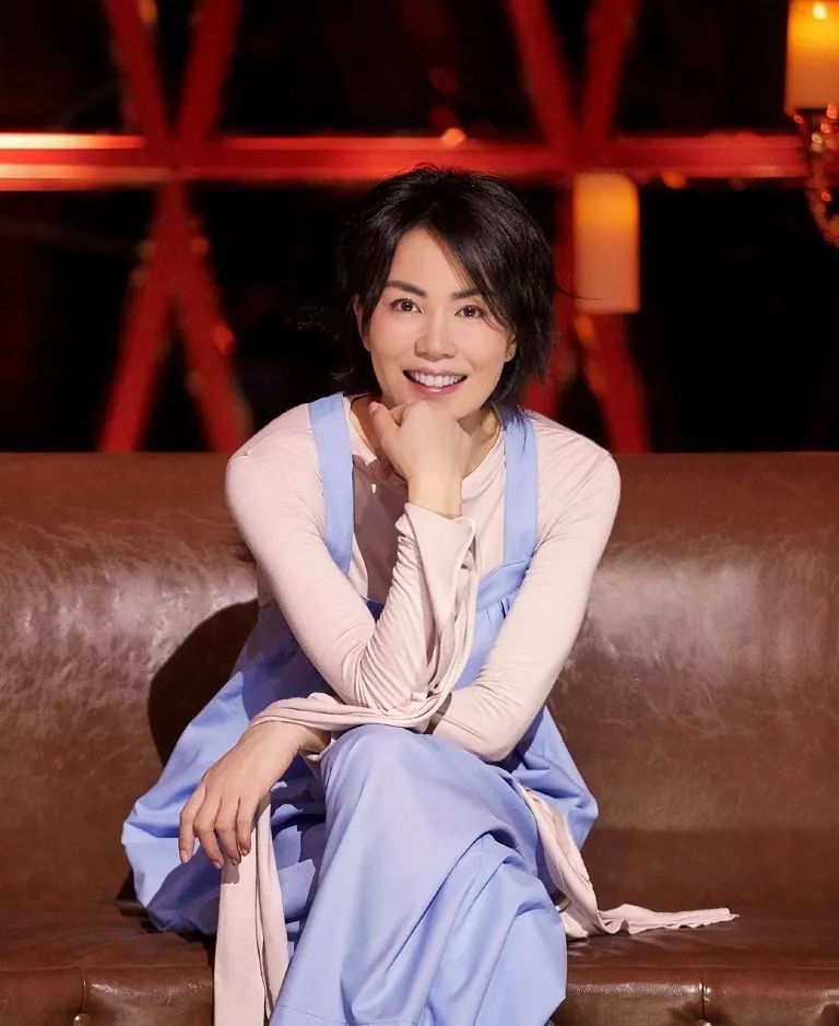 王菲献唱《我和我的祖国》刷屏!她背后的佛缘故事更是传奇