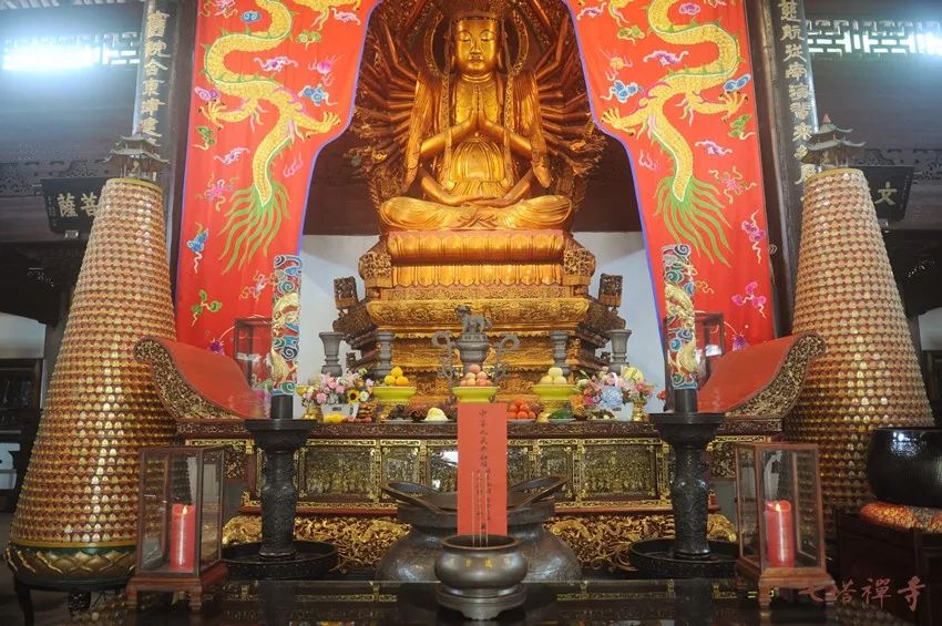 七塔禅寺举行中华人民共和国成立70周年升国旗仪式暨祈福法会