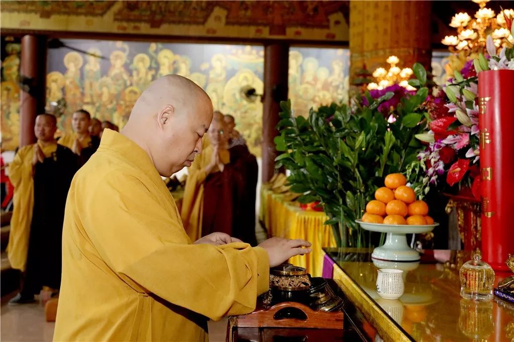 深圳弘法寺升国旗仪式：歌唱我们的祖国，感恩伟大的时代