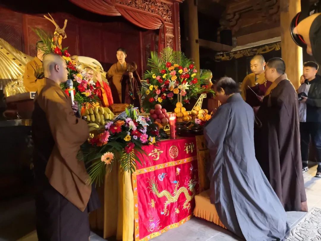 72岁漫画大家蔡志忠在少林寺剃度出家 取名释延一