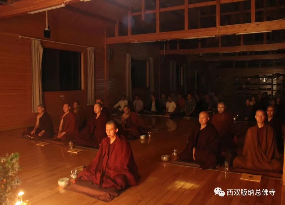 向英雄致敬—云南省西双版纳州佛教界虔诚诵经祈福 深切悼念抗击新冠肺炎疫情牺牲烈士和逝世同胞
