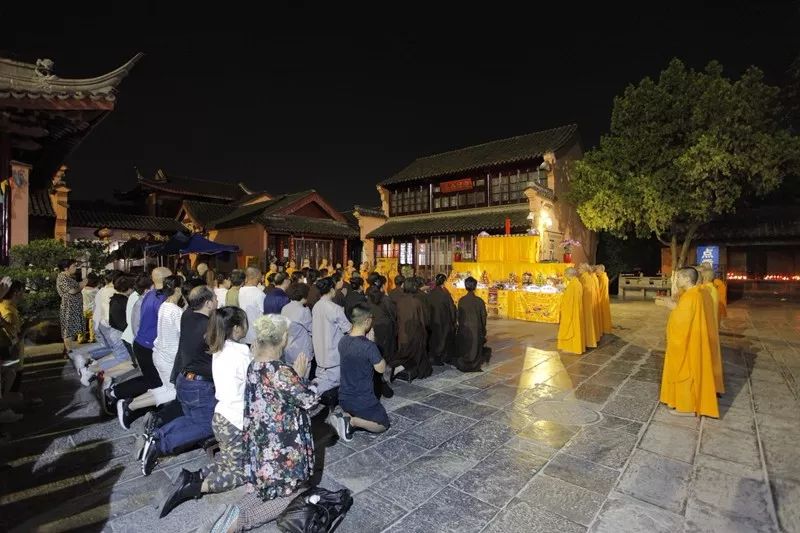 鸡鸣动态│我寺举行中秋祭月祈福法会