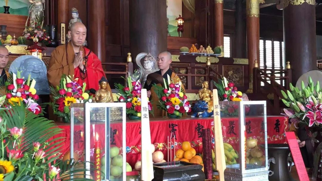 【传戒专题】雪窦山资圣禅寺三坛大戒法会 第六日:教穿袍搭衣、礼佛忏悔