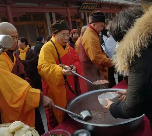 己亥年少林寺广施腊八粥:禅心施福粥,粥香溢全球