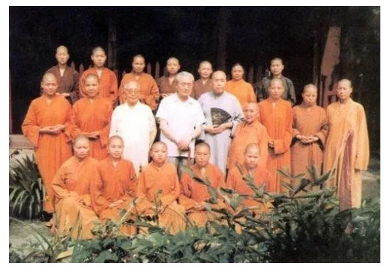 纪念隆莲法师诞辰110周年 | 学修并重的典范!赵朴老称她为“当代第一比丘尼”