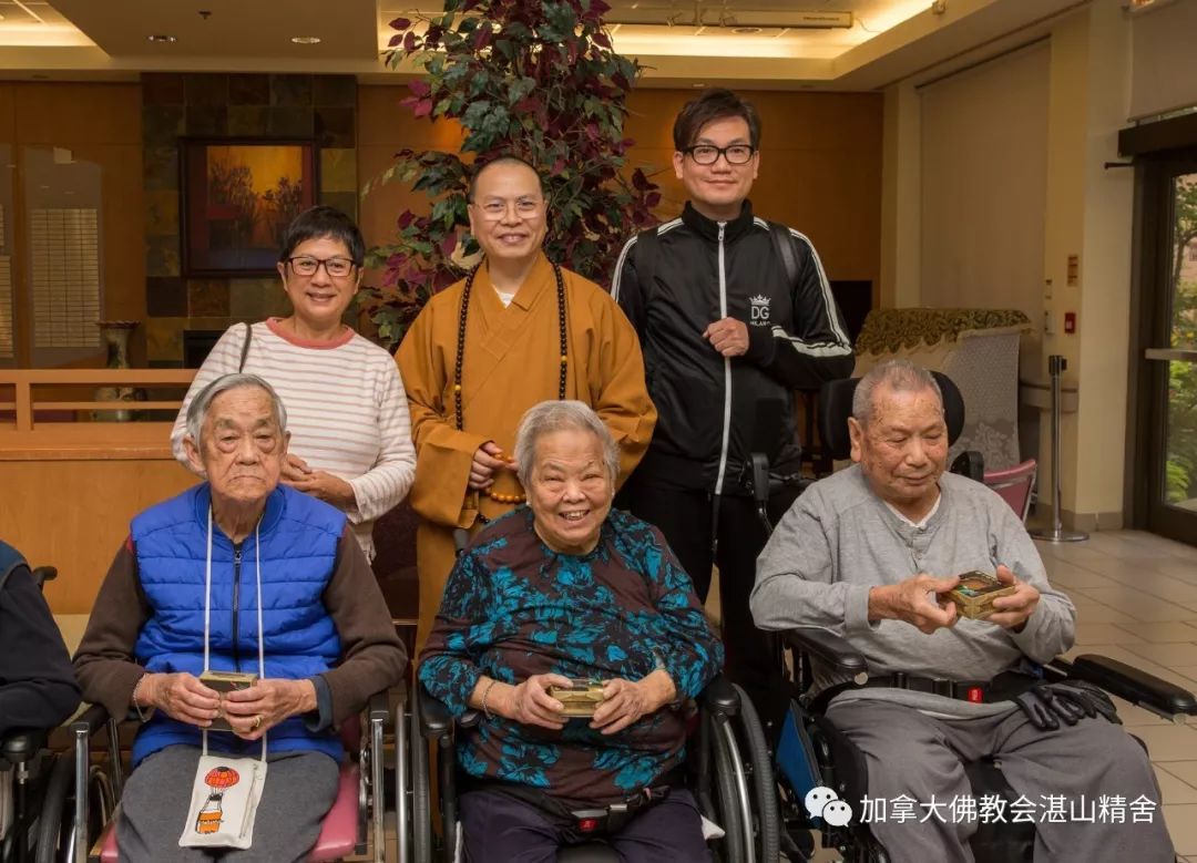 中秋节湛山精舍免费派送月饼关怀耆老