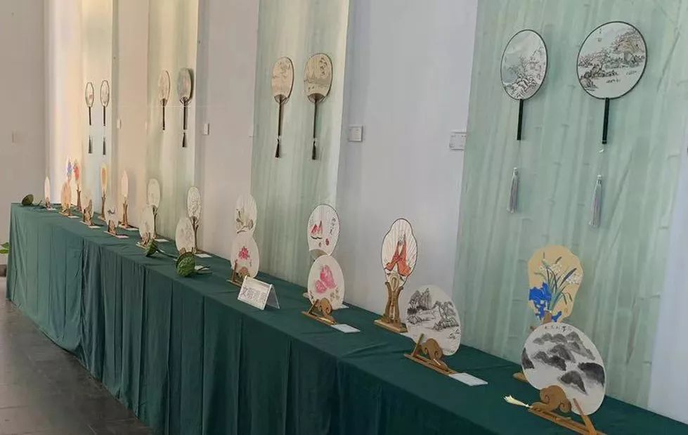 杭州佛学院举办2019夏安居扇画展