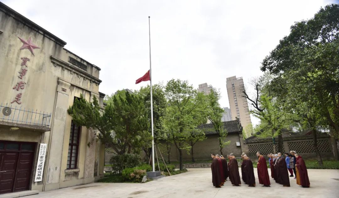 清明祭 | 全国哀悼日 各地寺院响应国家号召下半旗志哀