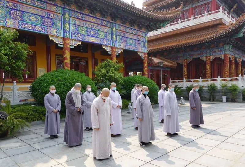 缅怀英烈,悼念同胞 | 湖北省佛教界举行哀悼活动